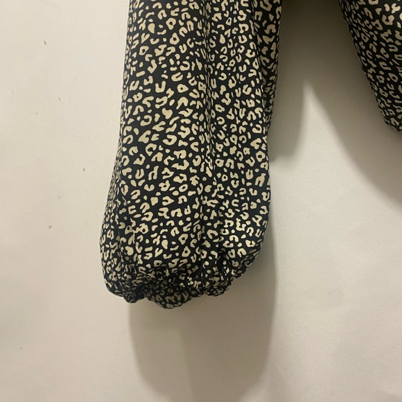 Princess Polly new mood tie front blouse. Size 4 - Picture 3 of 5